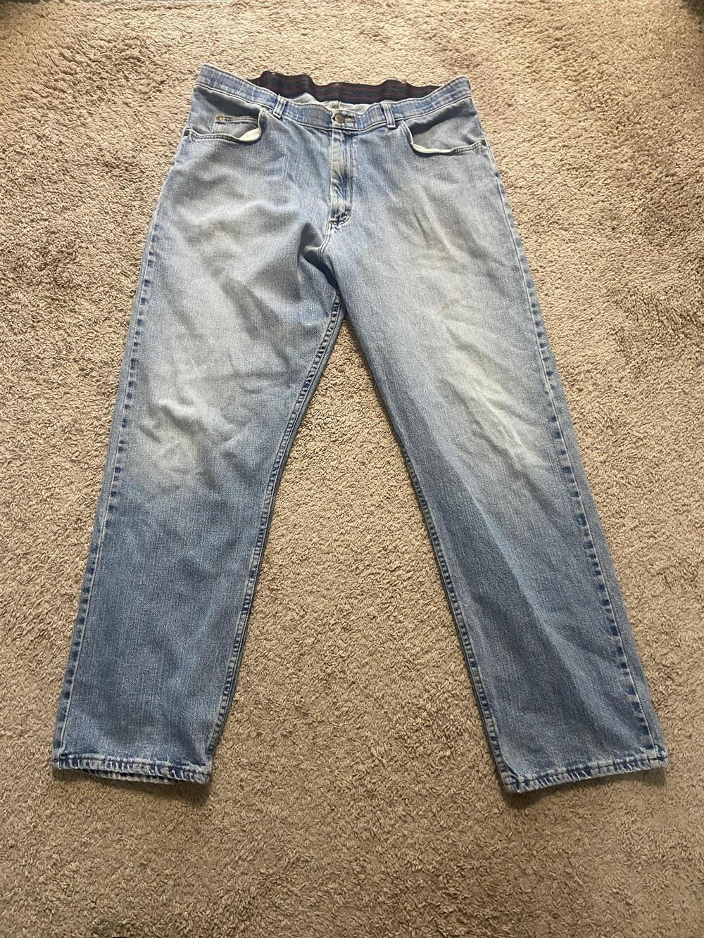 Wrangler Jeans Mens 38x31 Blue Light Wash Relaxed Straight Stretch Denim 666SHDI